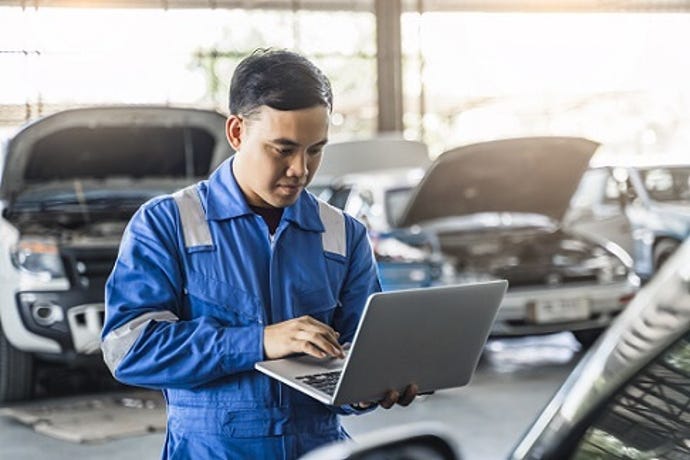 mechanic_laptop_Haveaniceday-AdobeStock.jpg